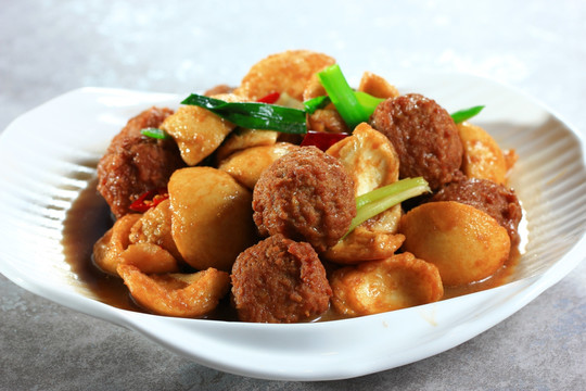 藕香肉圆烧蛋白