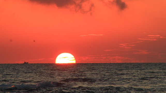 海上日出