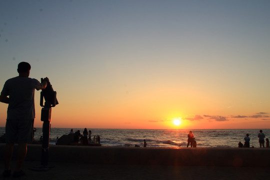 海上日出