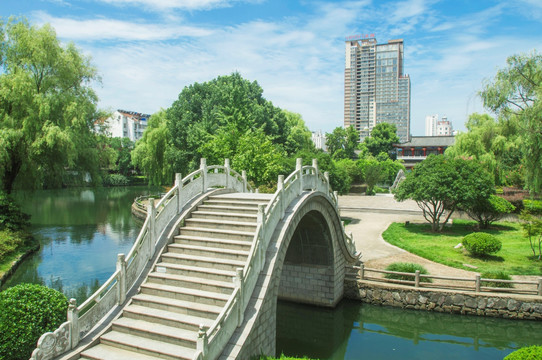 中式拱桥风景