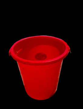 塑料红桶子