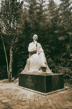 蒲松龄雕像