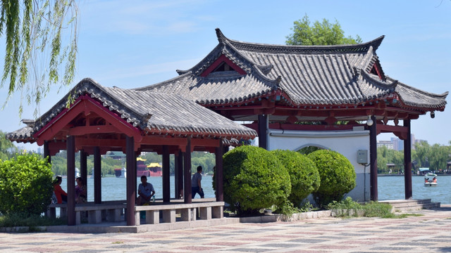 大明湖古亭