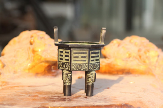 青铜八卦炉