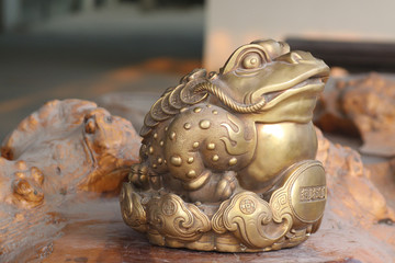 黄铜金蟾