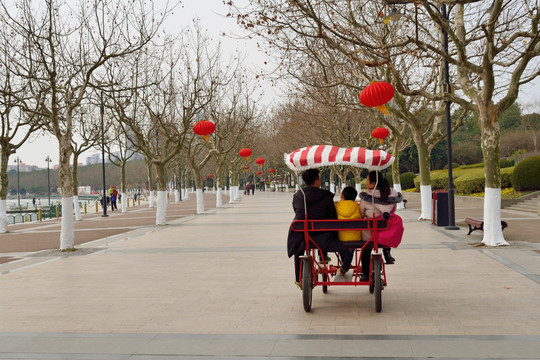 上海世纪公园的游客