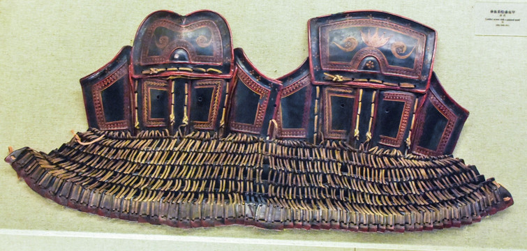彝族彩绘漆皮甲