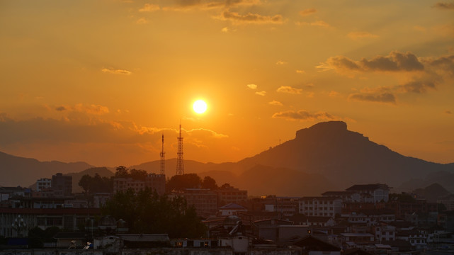 凯里香炉峰晚霞夕阳摄影