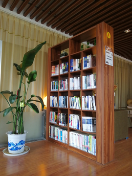 咖啡厅书架