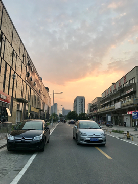 夕阳下的街道