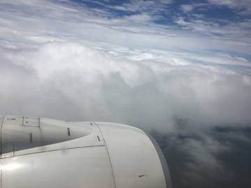 机窗外的云