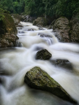 小溪流水