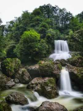 小溪流水