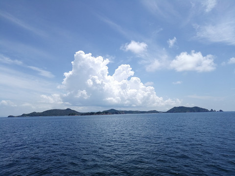大海蓝天白云