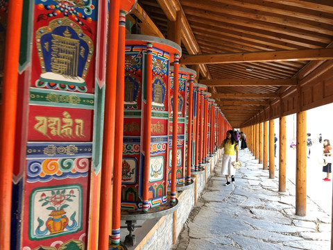 甘肃拉卜楞寺世界最长转经廊