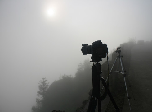 云雾中的相机