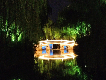 大明湖夜景