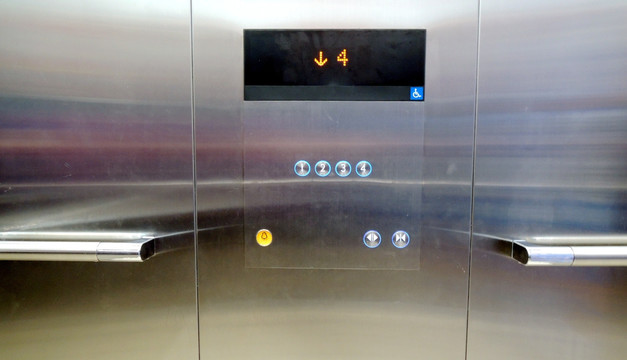 电梯轿厢按钮及显示屏