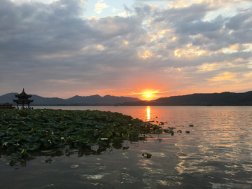 西湖集贤亭