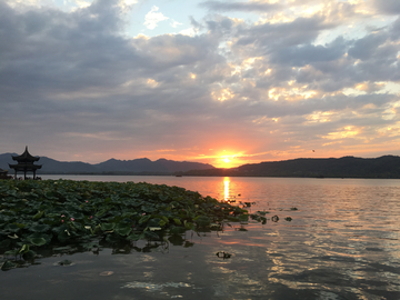 西湖集贤亭