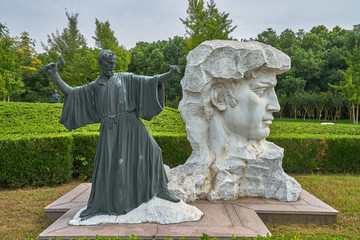 米开朗琪罗雕像