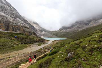 稻城亚丁高山湖泊牛奶海