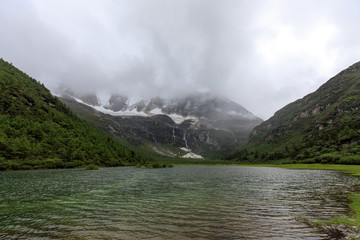 稻城亚丁洛绒牛场雪山湖泊草甸