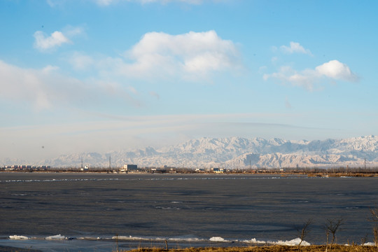 贺兰山雪景