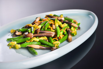 金丝乳瓜鸡枞菇