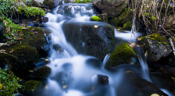 山涧溪流