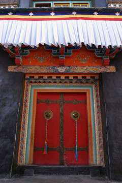 西藏寺庙大门
