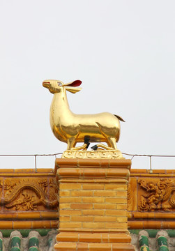 鎏金山羊雕像