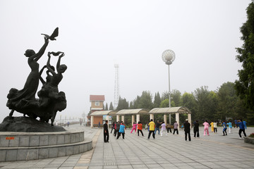 鸭绿江雕塑