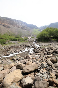高山河流