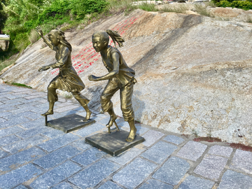 人物奔跑铜雕