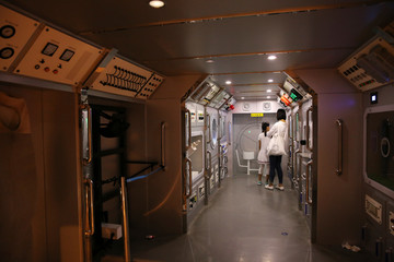 航天飞机内部操控室