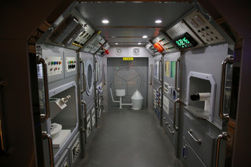航天飞机内部操控室