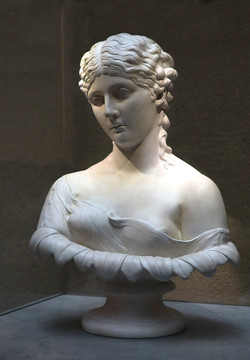 女性半身雕塑