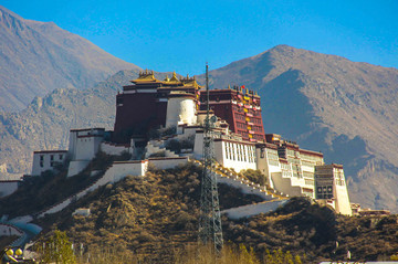 西藏拉萨布达拉宫侧视图
