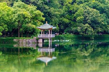 星湖七星岩风景区