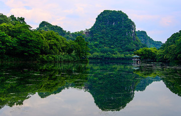 星湖七星岩风景区