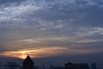 城市夕阳