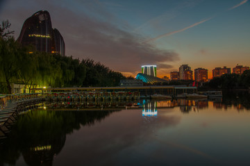 骏豪中央公园广场夜景