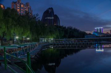 骏豪中央公园广场夜景