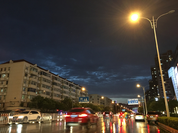 雨后夜景