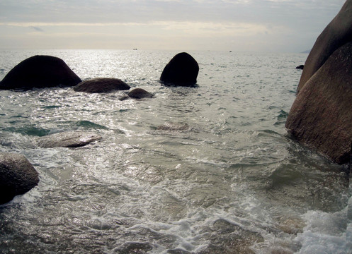 海水巨石恋
