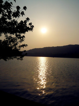 恋恋西湖景山头带夕阳