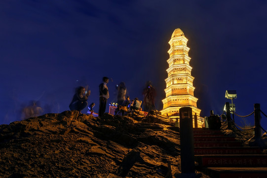 红山塔夜景