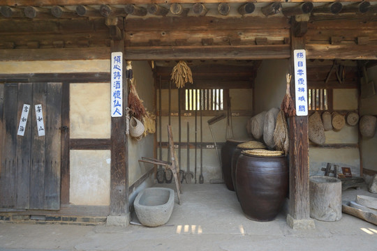 韩国南方两班房屋杂物间和对联