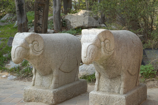 韩国传统石羊雕塑